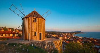 Historische Windmühle in Nessebar bei Bulgarien Sonnenstrand am Schwarzen Meer