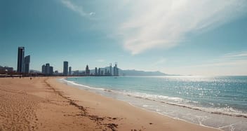 Panorama Sant Sebastià Strand Barcelona mit Skyline und Meer