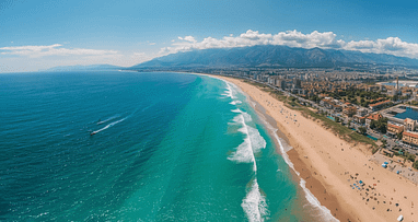 Alanya Sandstrand mit Küstenpanorama – Türkei Strandurlaub 2026