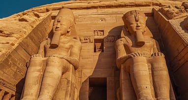 Ramses II Statuen – Monumentale Kunst Ägyptens Ramses II Statuen am Abu Simbel Tempel als beeindruckende Ägypten Sehenswürdigkeit