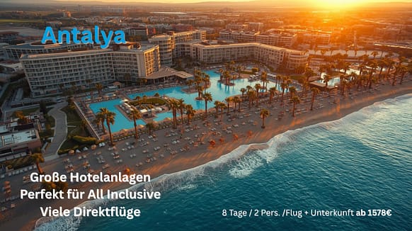 Luxuriöses Resort in Antalya mit mehreren Swimmingpools und Palmen an der Türkischen Riviera.