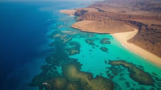 Ras Mohammed Nationalpark – Schnorcheln & Tauchen bei Sharm el Sheikh Küste des Ras Mohammed Nationalparks nahe Sharm el Sheikh mit türkisblauem Meer und sichtbaren Korallenriffen – Top-Spot für Schnorcheln und Tauchen in Ägypten.